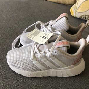 ADIDAS Questar flow little kid 11